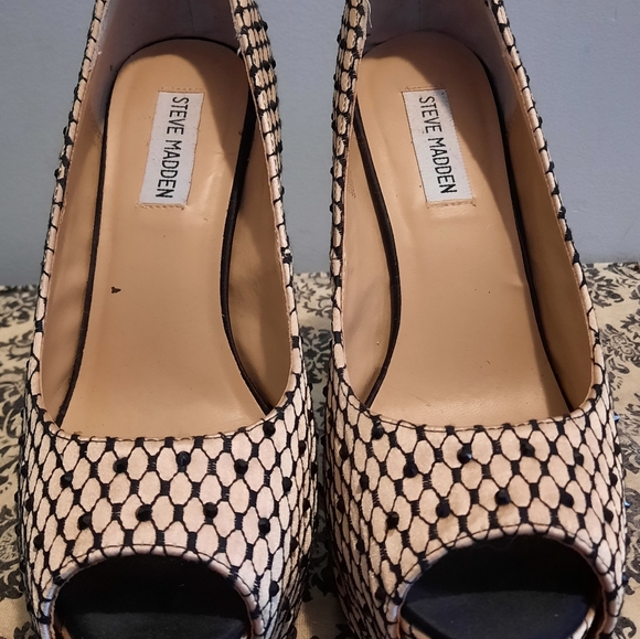 Steve Madden gold and black heels size 9 - Picture 2 of 4